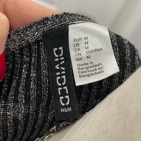 H&M Divided | Size M | Silver Metallic Sparkly Long Sleeve V Neck Top - Picture 11 of 13